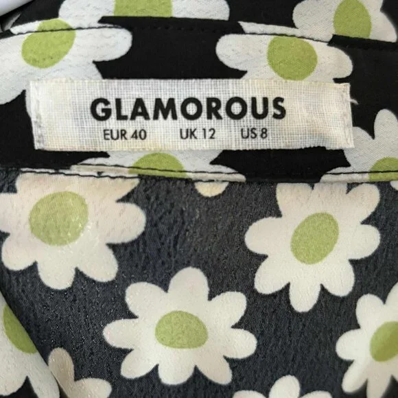 Black Daisy Print Button-Up Blouse – Size 8 - Picture 3 of 3